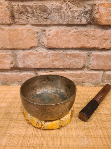 Antique Old Bowl (C-tuning Singing Bowl)